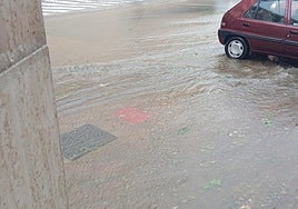 Bolsas de agua en el entorno de la plaza de la Universidad.