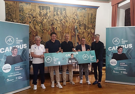 Presentación del campus de Aitor Karanka en el Ayuntamiento de Toro.
