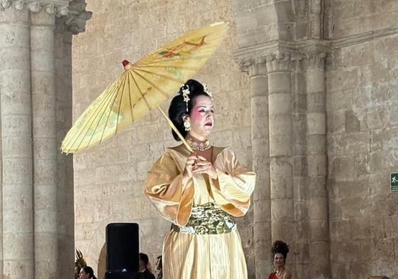 Presentación del desfile.