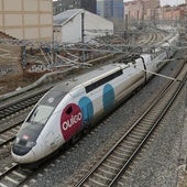 Un tren de Ouigo visto desde lo alto del viaducto de Arco de Ladrillo de Valladolid.