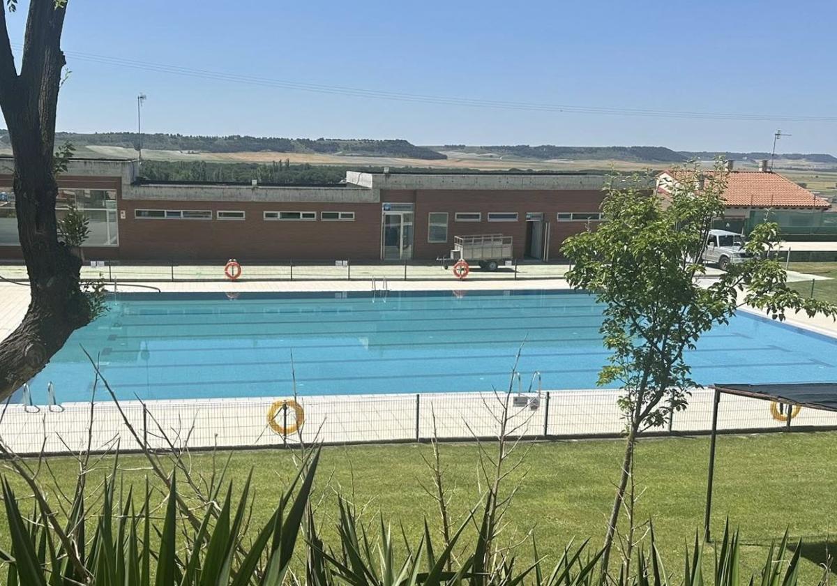 Piscina municipal de Portillo, ya lista para su apertura.