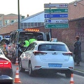 Intervención de la Policía Municipal en el paseo de Farnesio con el taxista que dio positivo.