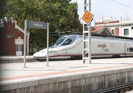 Un tren Ave en Palencia.