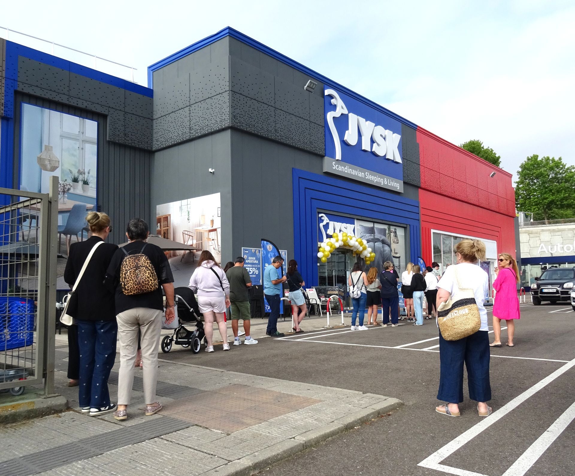 Las fotos de la inauguración de la tienda de la cadena Jysk en Valladolid