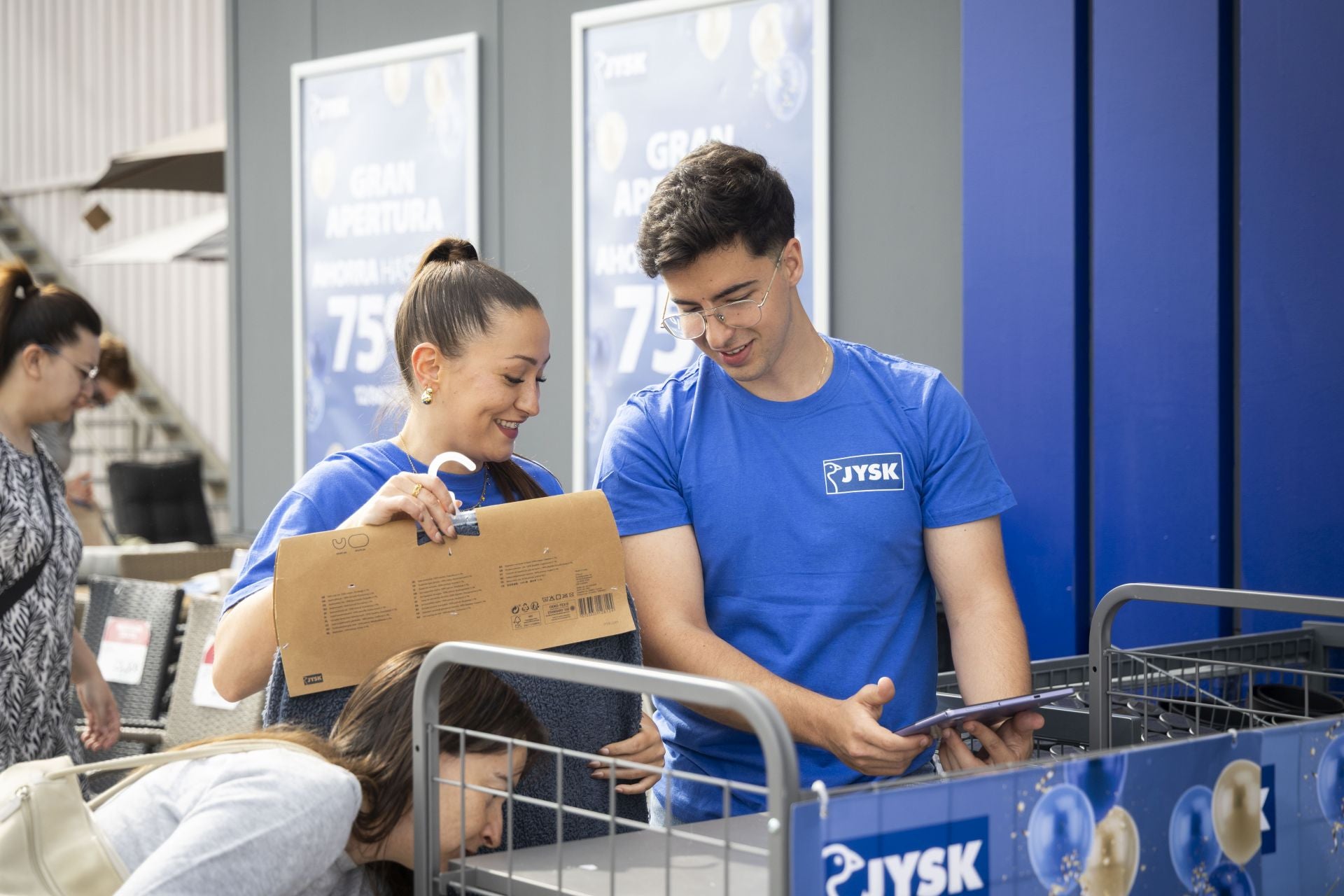 Las fotos de la inauguración de la tienda de la cadena Jysk en Valladolid