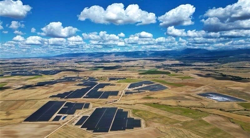 Vista aérea del parque fotovoltaico construido en la provincia de Segovia.