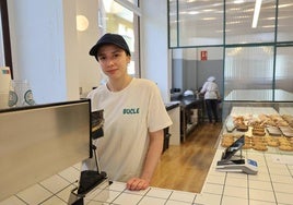 Laura Olmedo, en Bucle Café, su café-pastelería de la calle Imperial de Valladolid