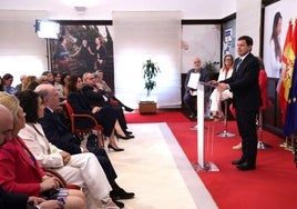 Alfonso Fernández Mañueco presenta los nuevos programas de prevención sanitaria para mujeres.