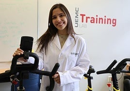 Celia García Chico, en los laboratorios deportivos de la UEMC donde trabaja como docente e investigadora.