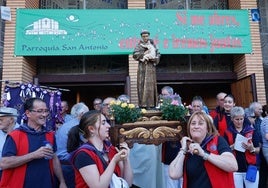 El barrio de San Antonio vibra con sus fiestas