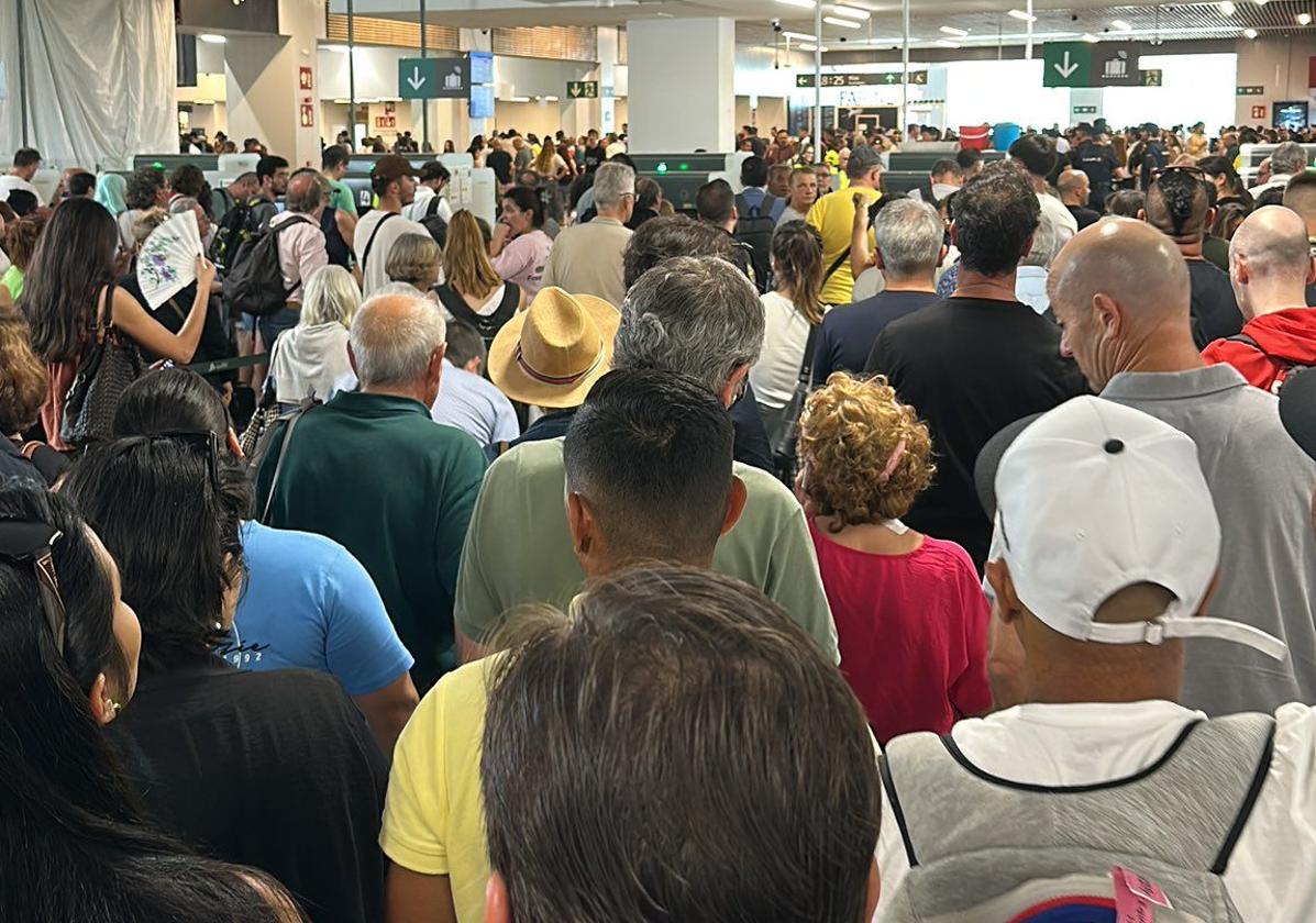 Cientos de viajeros afectados por los retrasos de este jueves en Chamartín.