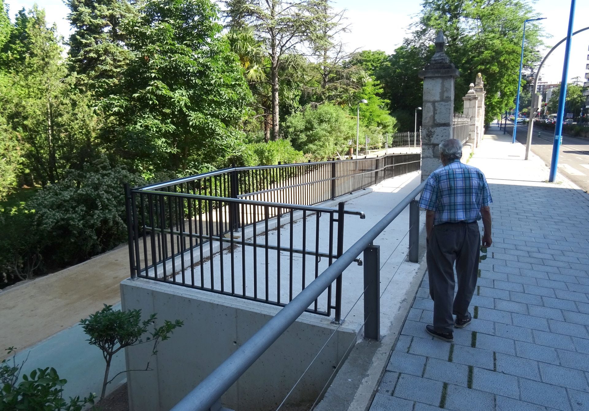 Las obras del carril bici de Isabel la Católica, en imágenes