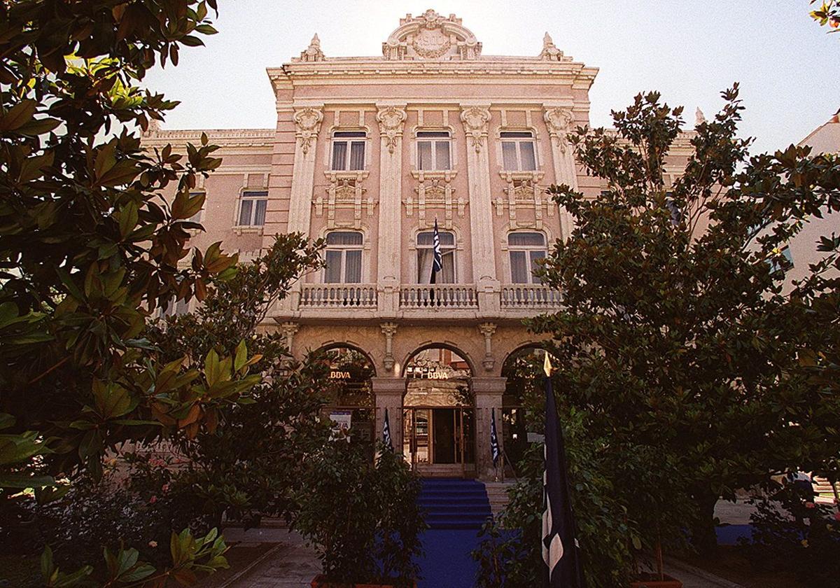 Antigua sede del Banco Castellano en la calle Duque de Lerma de Valladolid.