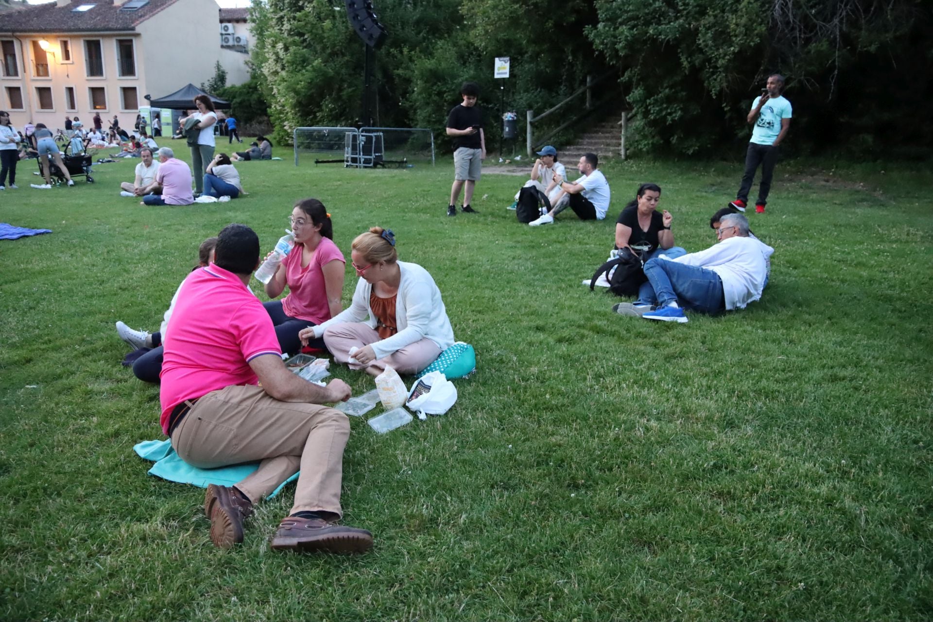 El espectáculo de drones por el Picnic Day, en imágenes
