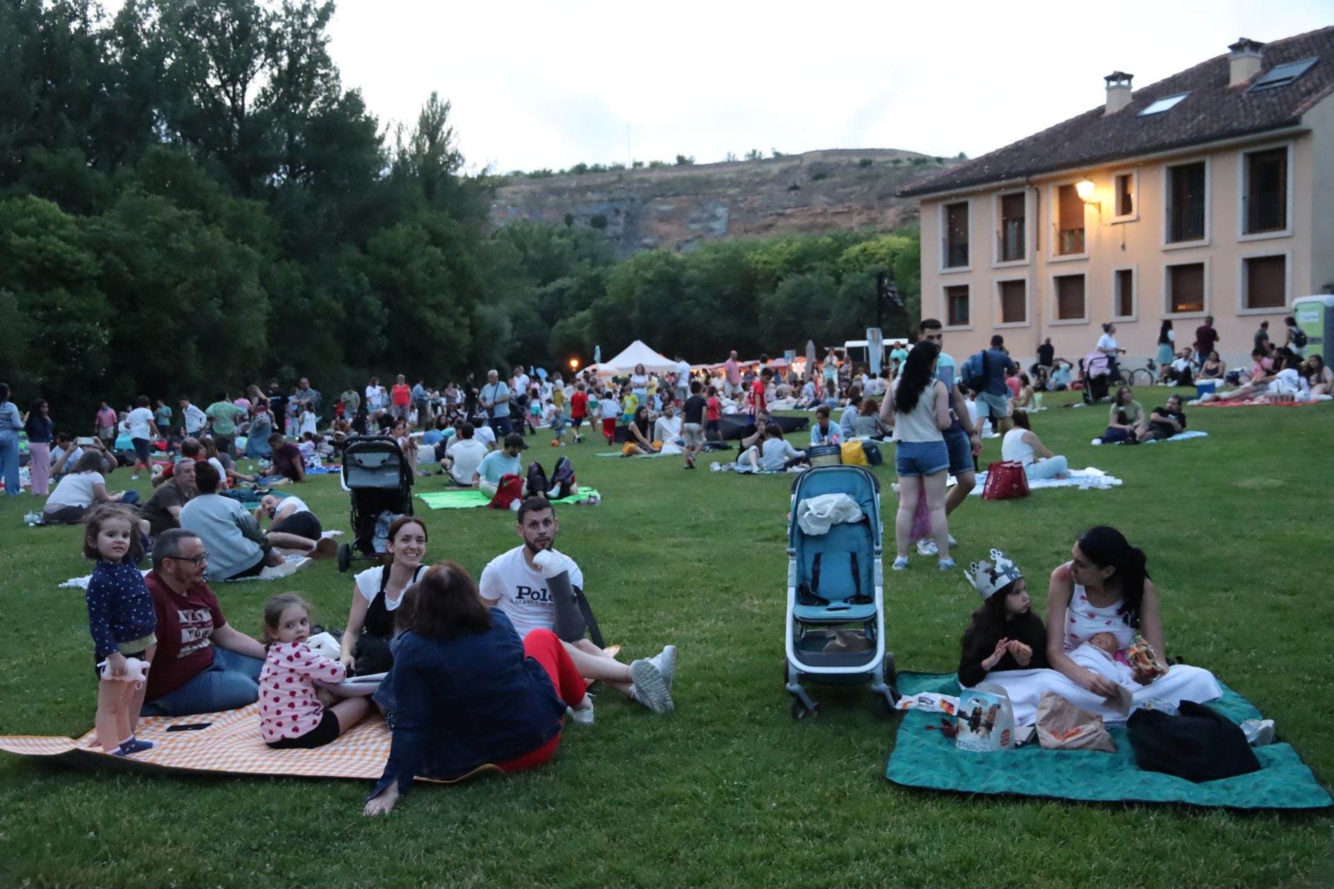 El espectáculo de drones por el Picnic Day, en imágenes