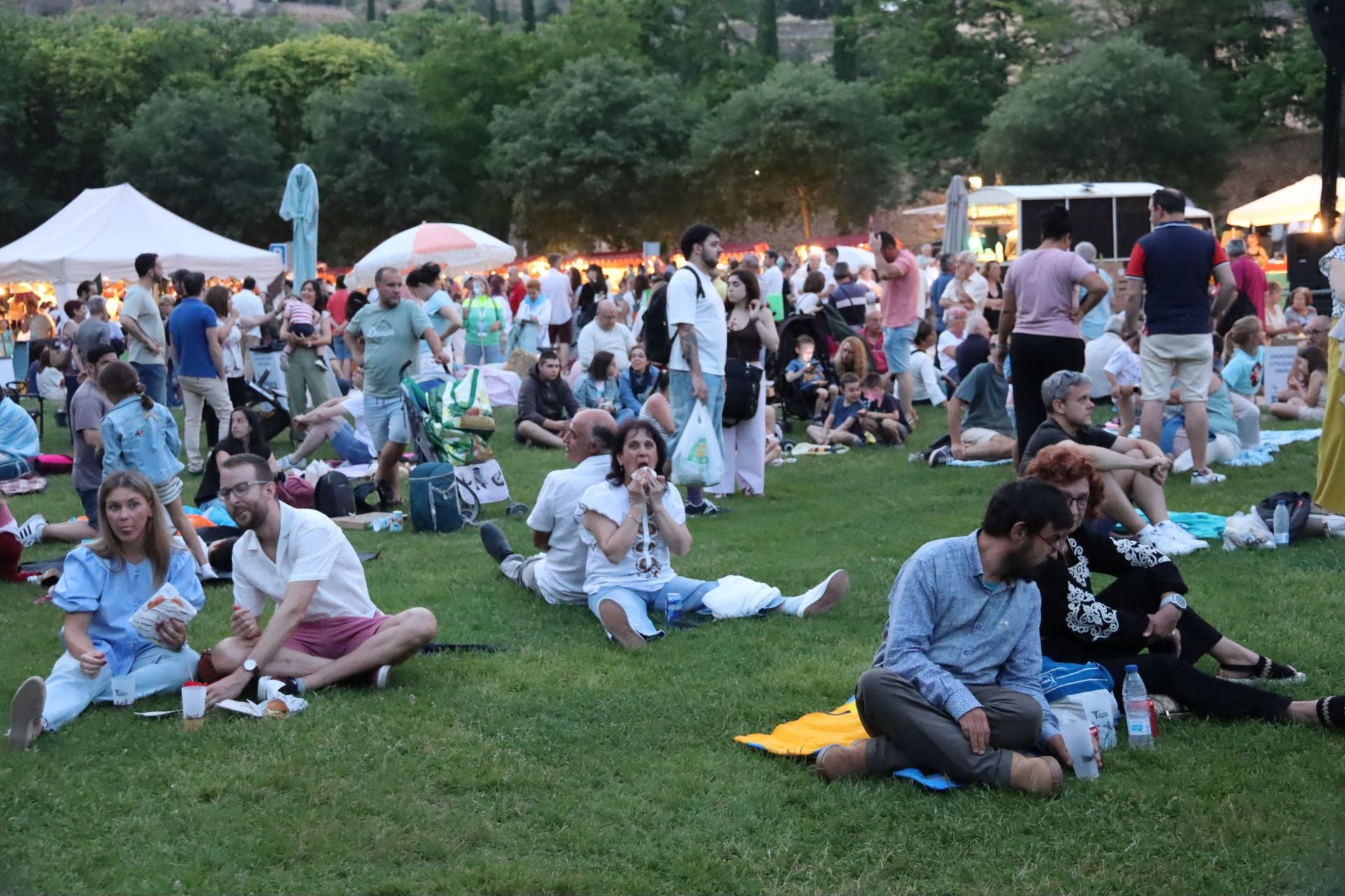 El espectáculo de drones por el Picnic Day, en imágenes