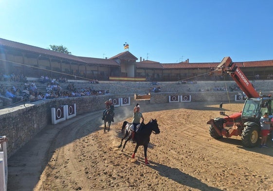 La centenaria plaza de toros de Rioseco acogió la popular carrera de cintas a caballo