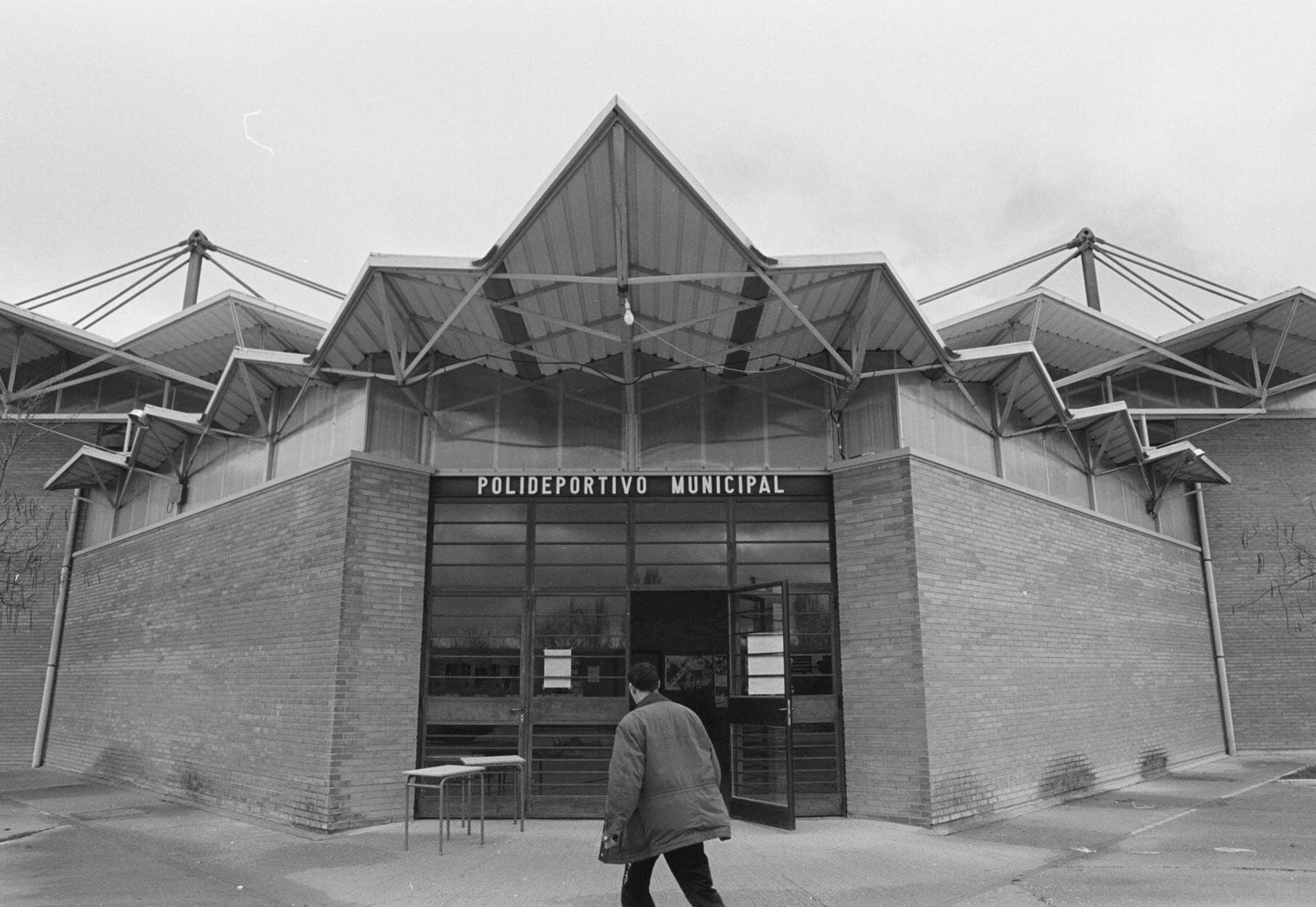Instalaciones del polideportivo municipal. 22 de enero de 2001.