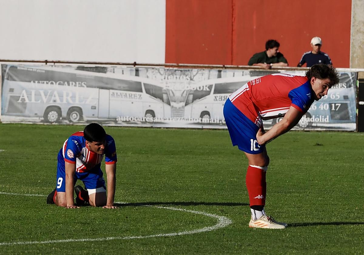 Desolación entre los jugadores del Tordesillas en la eliminatoria ante el Burgos B.