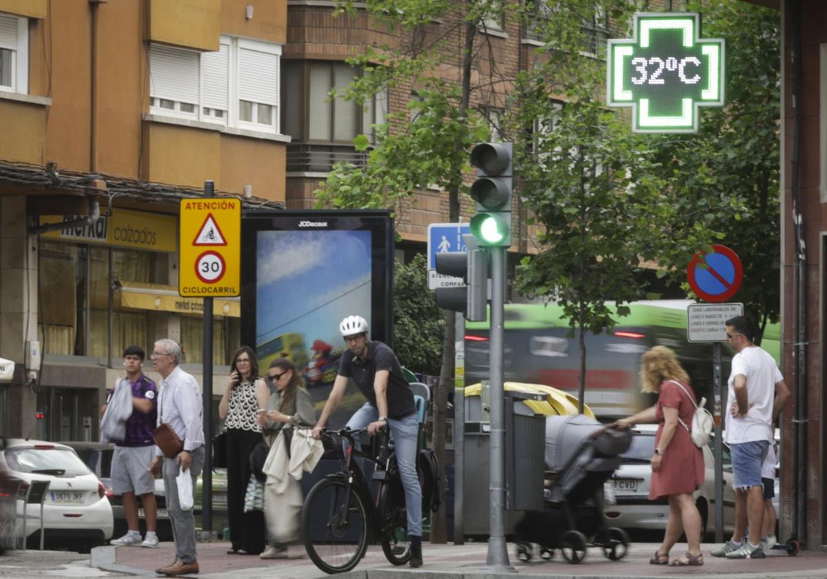 Un termómetro de Valladolid marca 32 grados, hace unos días.