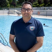 Alberto Retuerto, presidente de la Federación de Salvamento y Socorrismo de Castilla y León en la piscina de Canterac.