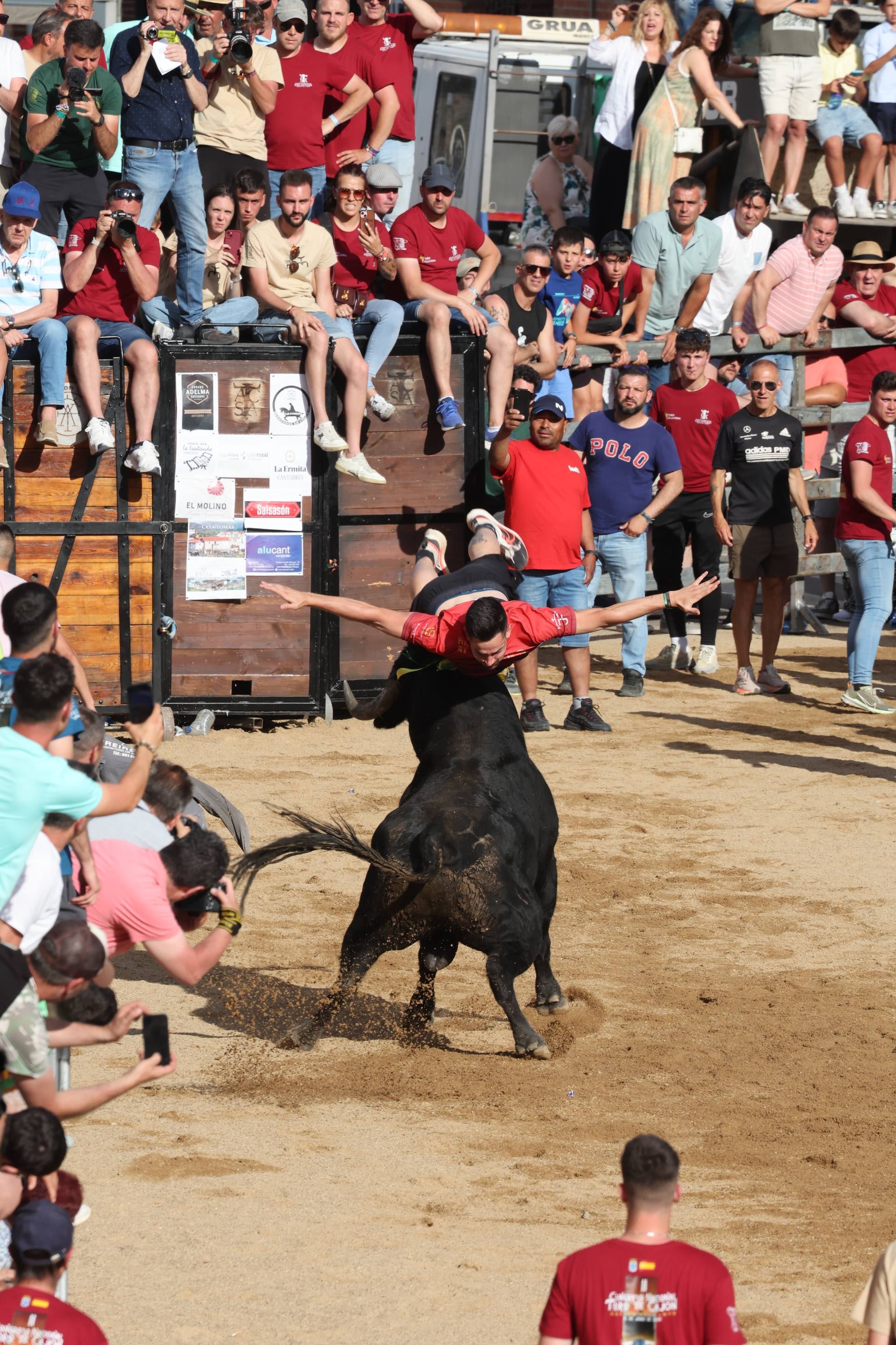 Las imágenes de la espectacular cogida en el encierro de Medina