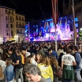 Verbena en la Plaza Mayor de Segovia durante las Ferias y Fiestas de San Juan y San Pedro.