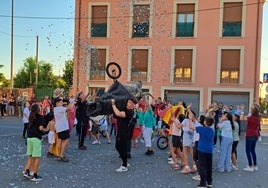 Niños y jóvenes disfrutan con los carretones