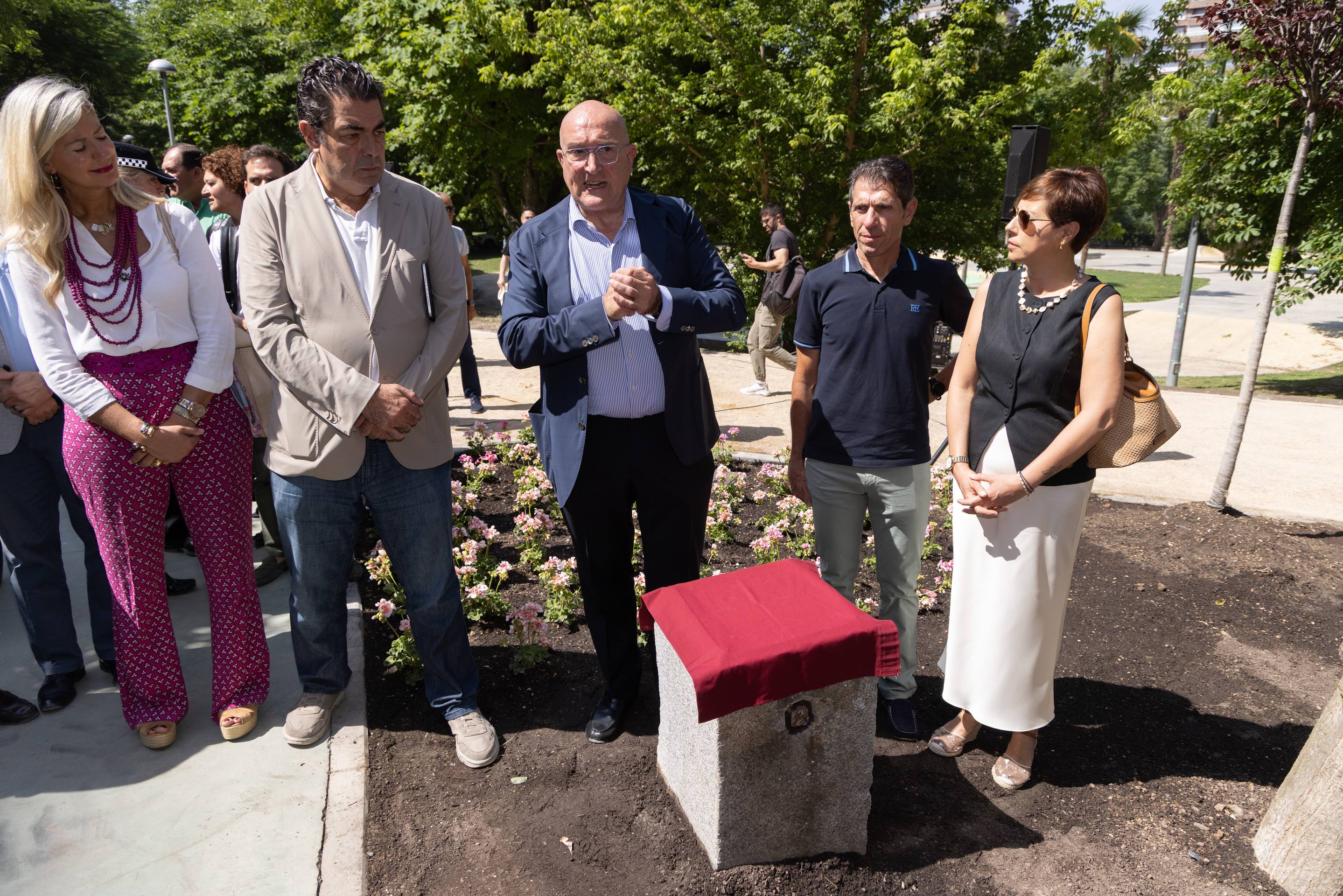 La inauguración del nuevo carril bici de Isabel la Católica, en imágenes