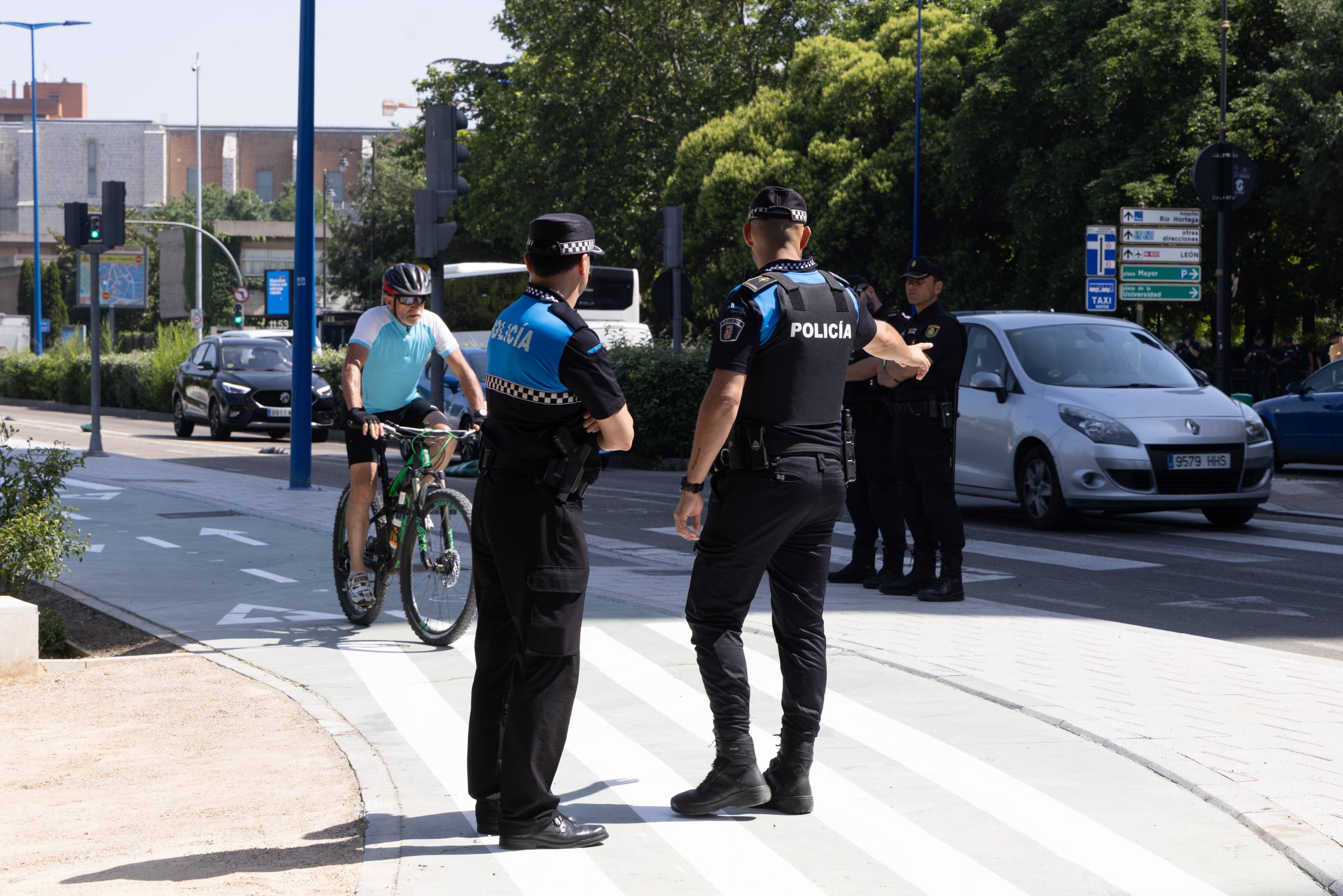 La inauguración del nuevo carril bici de Isabel la Católica, en imágenes