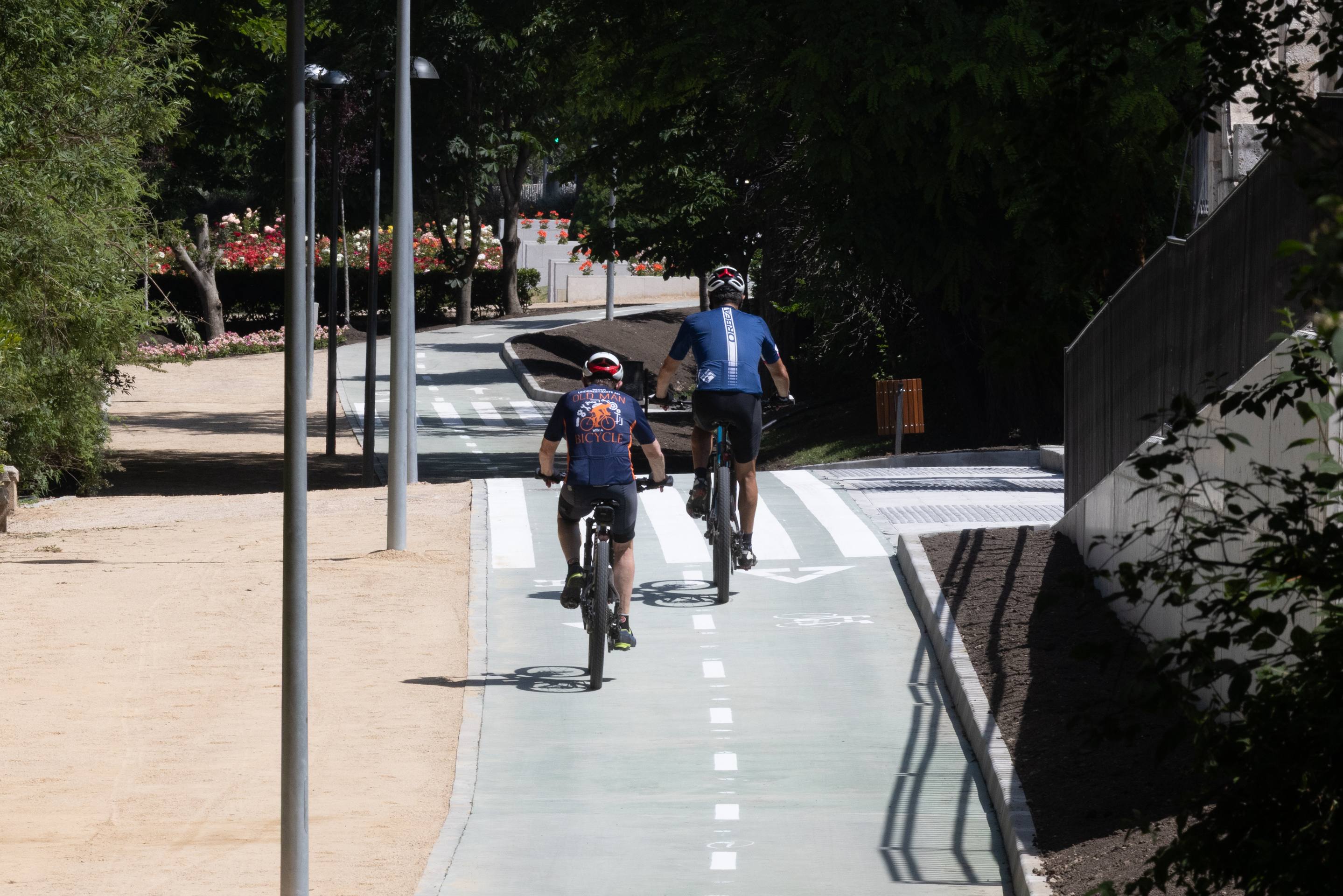 La inauguración del nuevo carril bici de Isabel la Católica, en imágenes