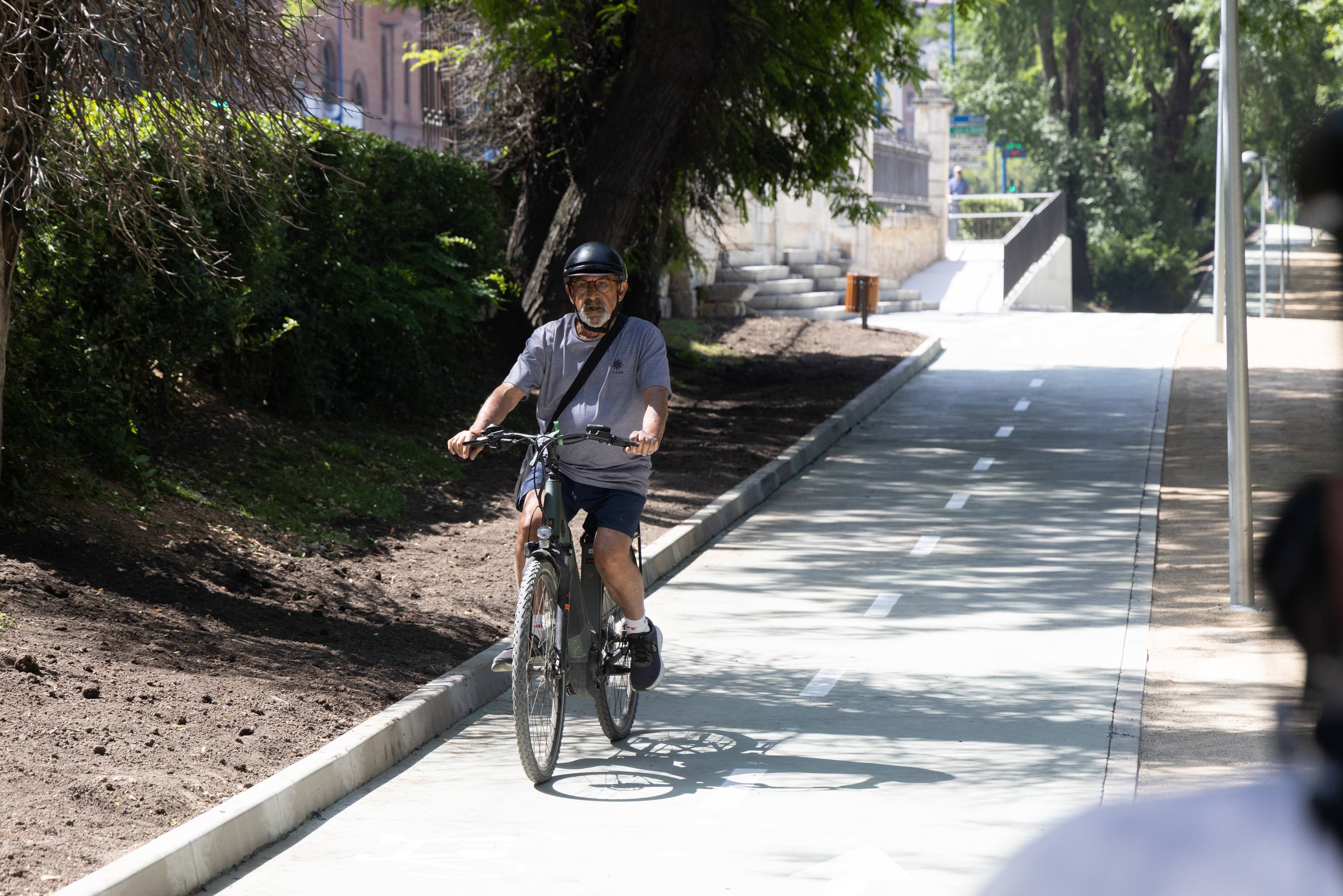 La inauguración del nuevo carril bici de Isabel la Católica, en imágenes