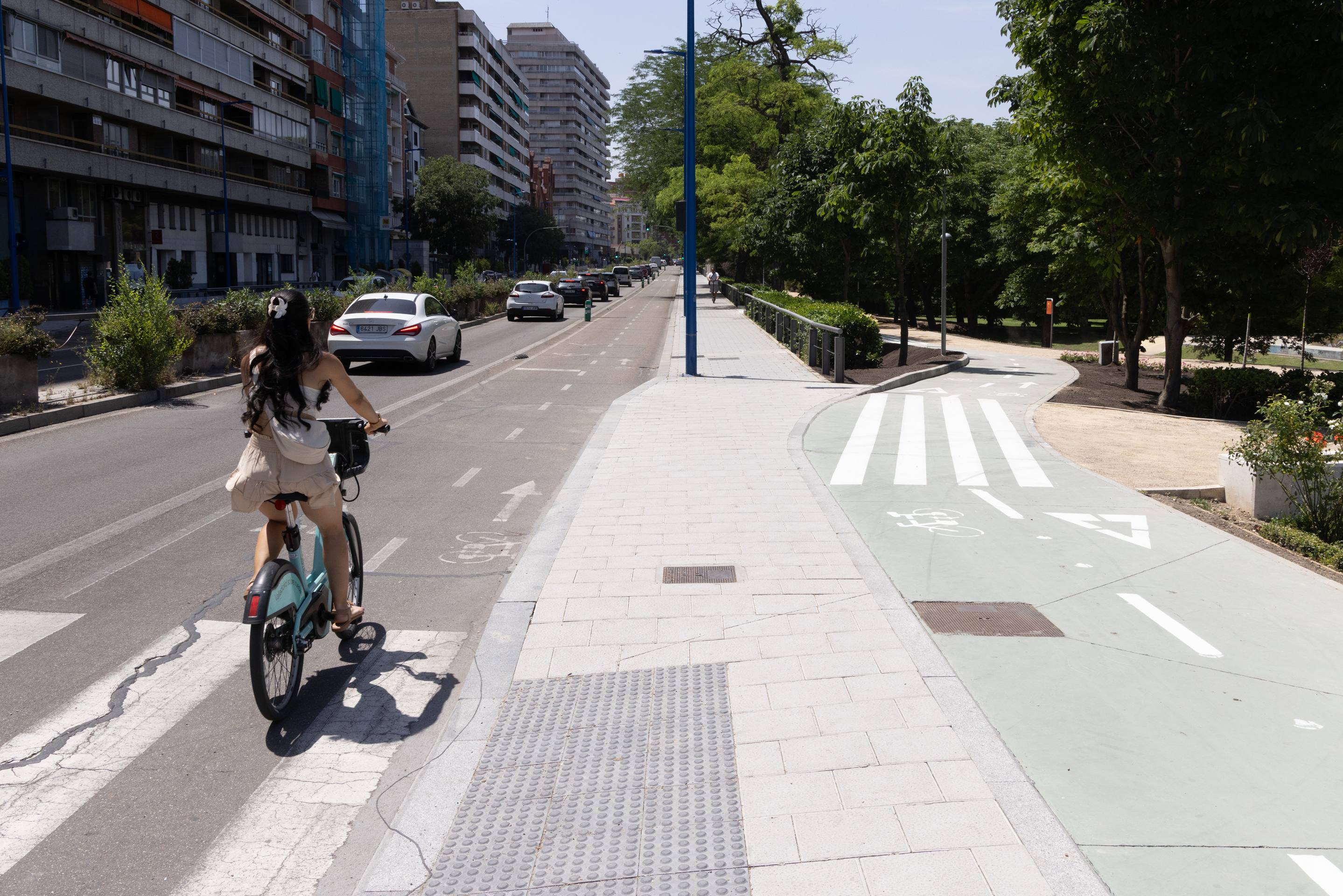 La inauguración del nuevo carril bici de Isabel la Católica, en imágenes