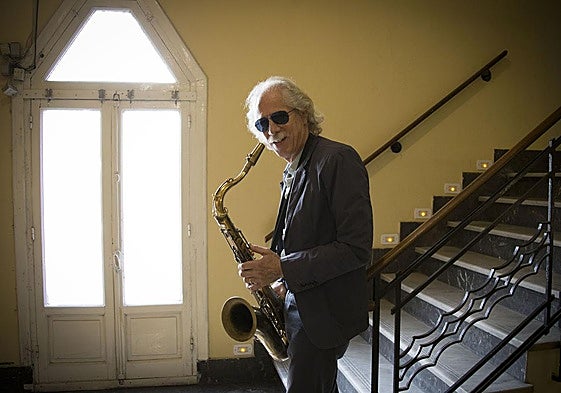 Lou Marini, saxofonista, arreglista y compositor.