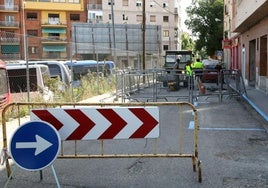 Obras para reparar el hundimiento en el tramo inferior del Camino de la Piedad.