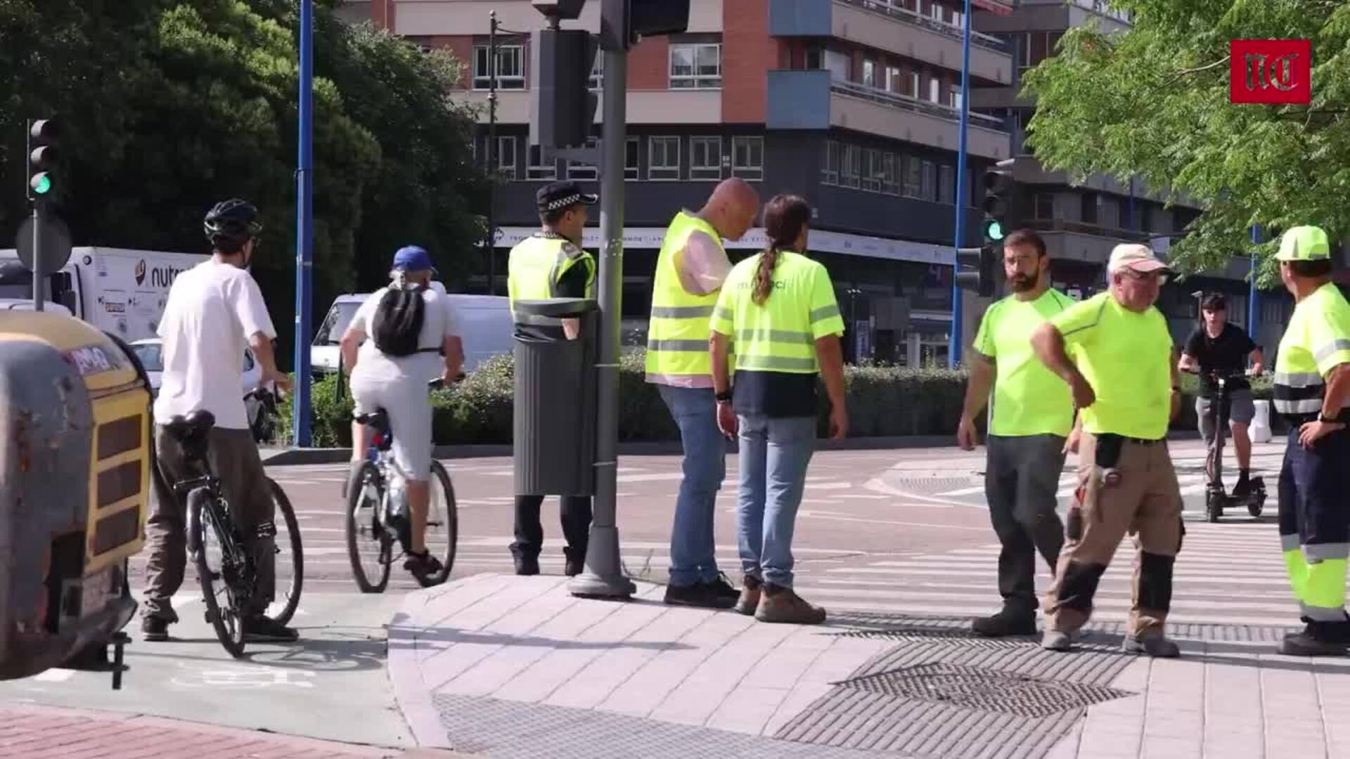 Veinte pasos de cebra en un kilómetro de carril bici en Isabel La Católica