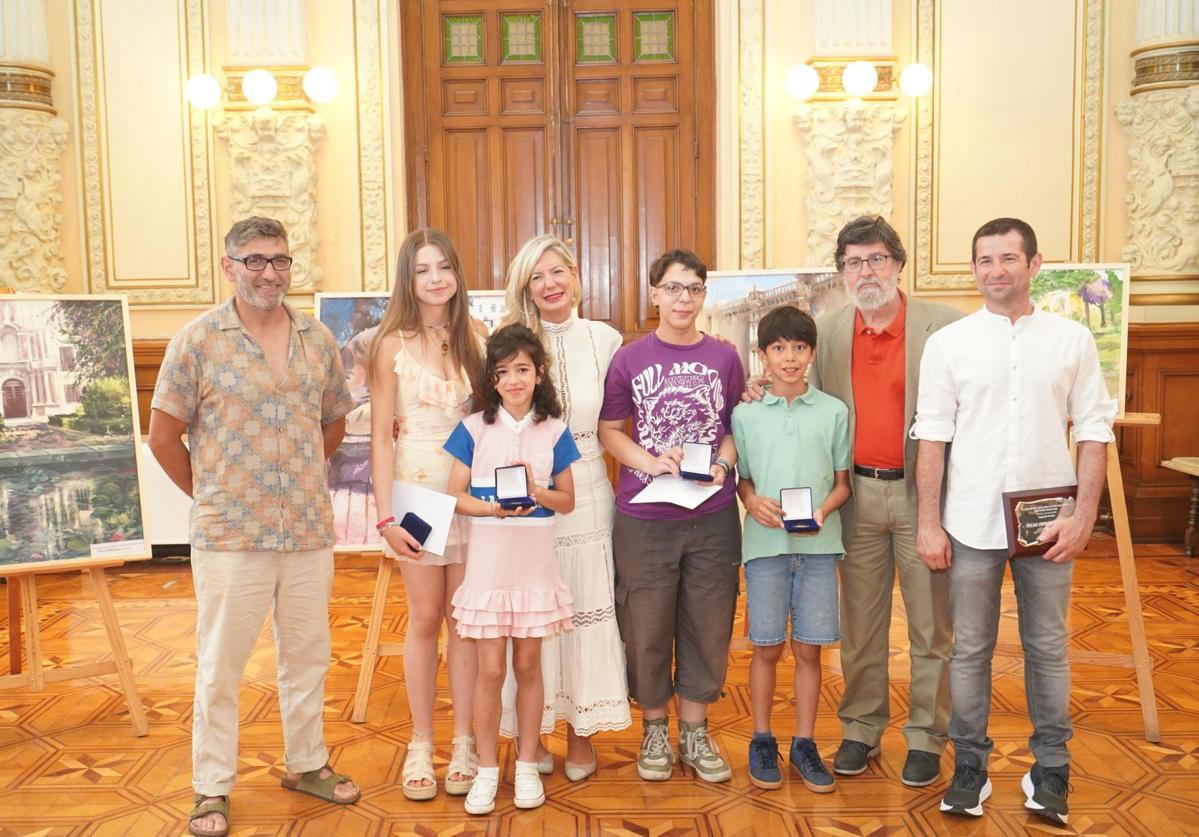 Los ganadores del 41º Concurso de Pintura Rápida San Pedro Regalado han recibido este jueves sus premios.