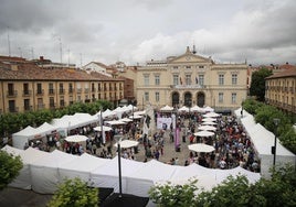 Vista general de la Plaza Mayor de Palencia durante la pasada edición del evento.