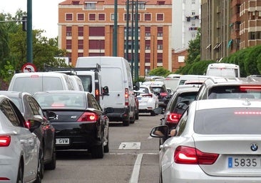 Nuevos cortes sin avisar en la ruta alternativa a Isabel la Católica colapsan el Puente Mayor