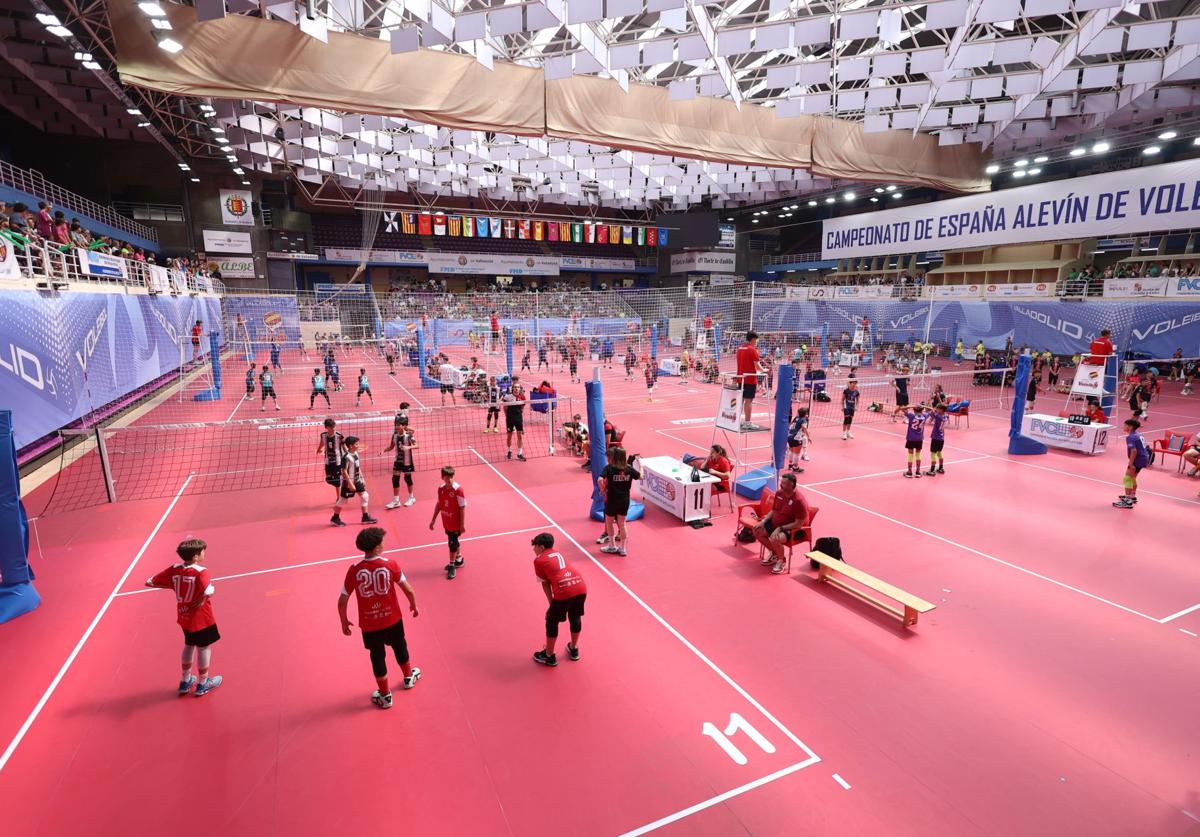 Vista general del polideportivo Pisuerga durante el torneo alevín.