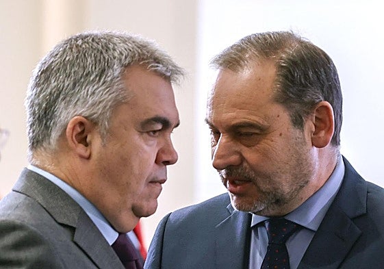 Santos Cerdán (i) y Jose Luis Abalos (d).