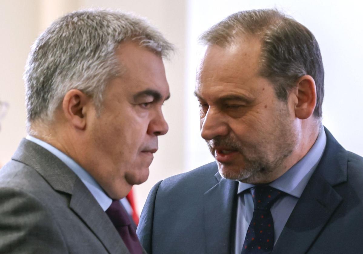 Santos Cerdán (i) y Jose Luis Abalos (d).