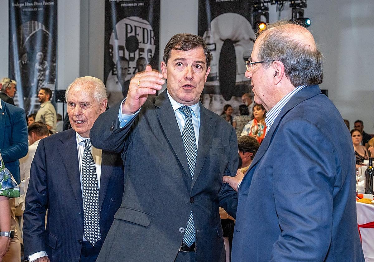 Mañueco y Juan Vicente Herrera en la celebración de 'Viña Pedrosa'.