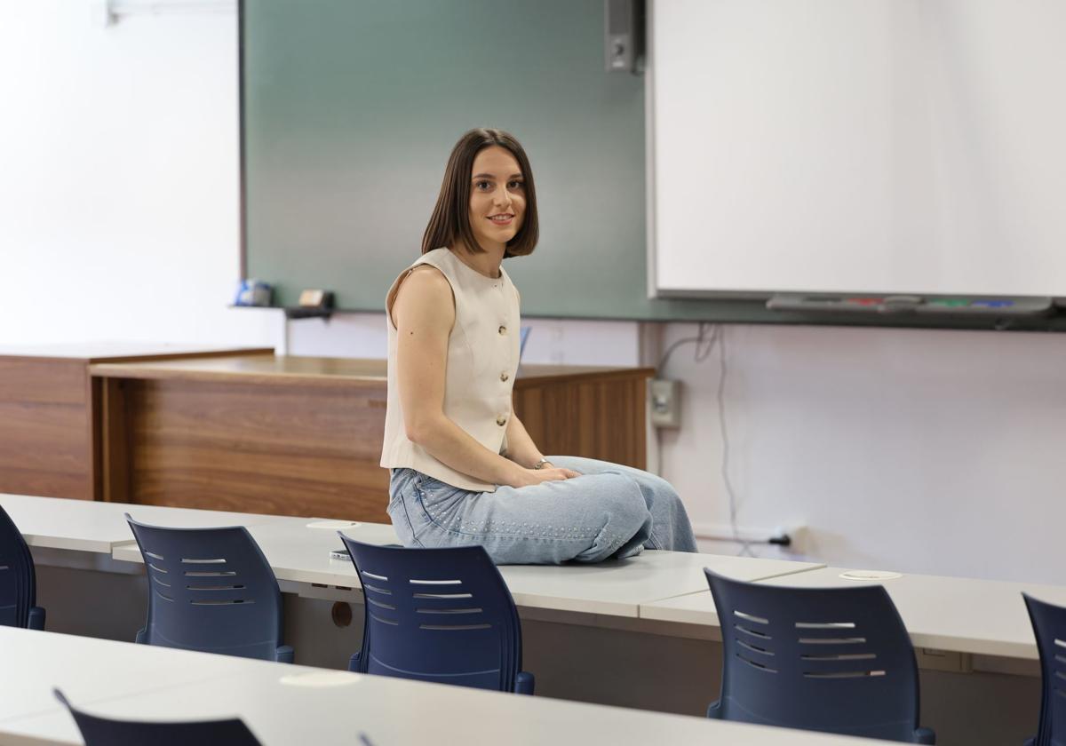 Itziar Oltra en una de las aulas de la Facultad de Ciencias Económicas de la Universidad de Valladolid.