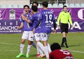 Ivi celebra un gol esta temporada con el Palencia Cristo Atlético.