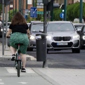 Los dos carriles del paseo de Isabel la Católica, reabiertos al tráfico, junto al nuevo carril bici.