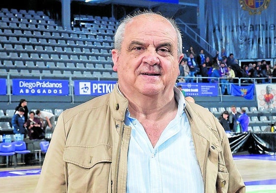 Gonzalo Ibáñez, presidente del Palencia Baloncesto en el Pabellón Municipal.