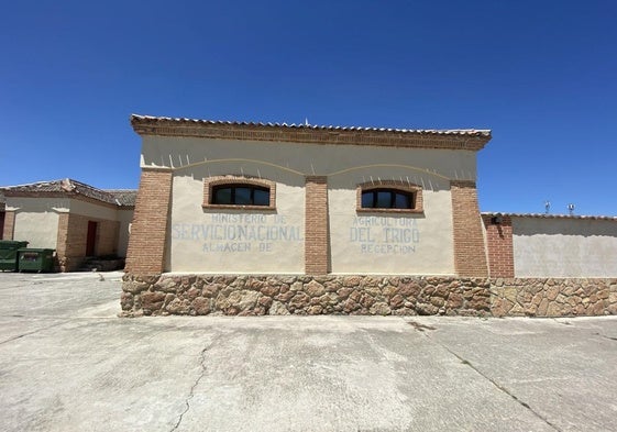 Antigua panera de Aguilafuente, uno de los edificios propuestos para ser convertido en vivienda o espacio de coworking.