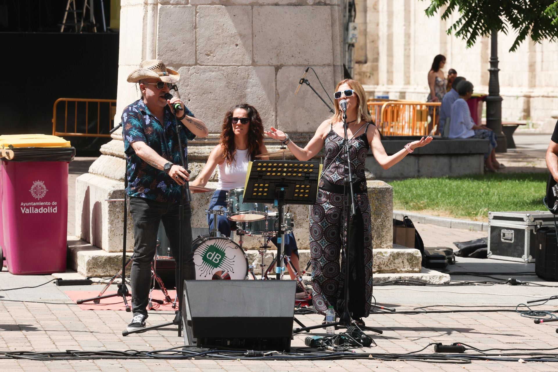 Los Sanguíneos en la Plaza de la Universidad