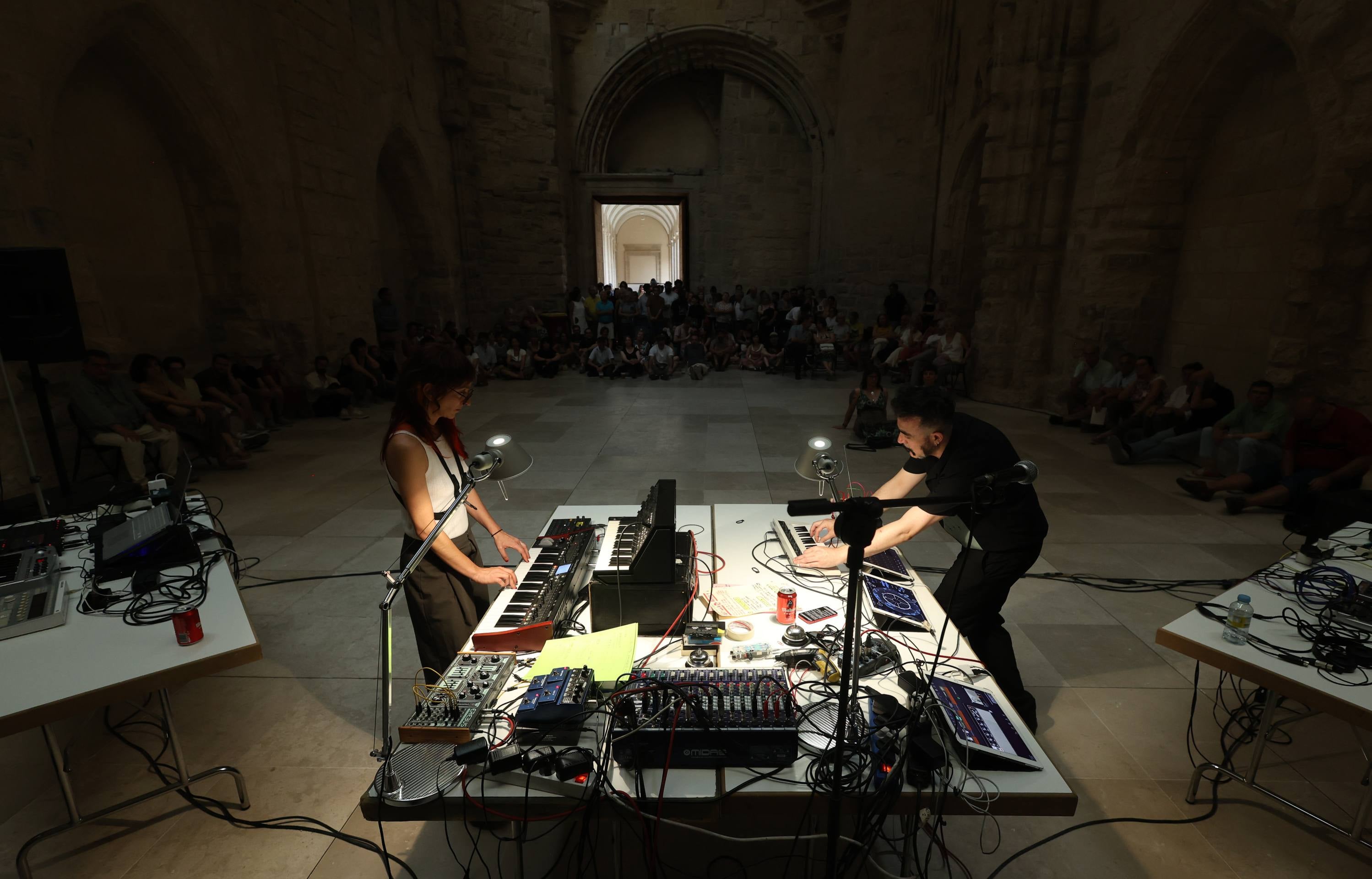 Severine Beata y Javier Álvarez en la capilla del Patio Herreriano